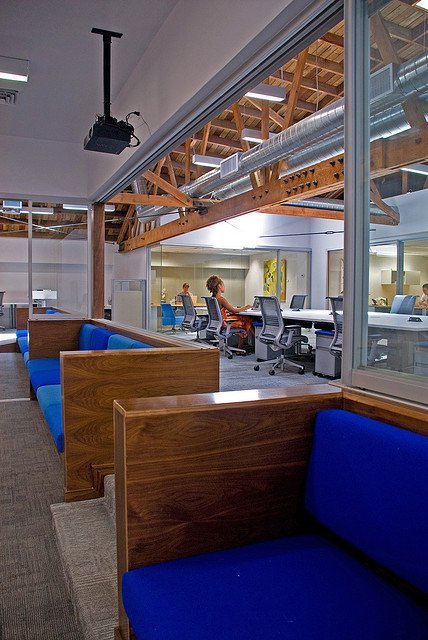 1129597385_23b1kUlo_CA-104_02