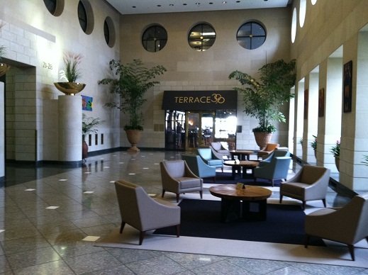 1815281443_o8rdCIaX_390_N__Orange_Avenue_Lobby